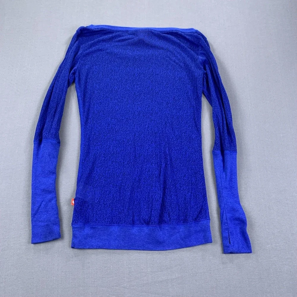Nike Shirt Womens Medium Long Sleeve Scoop‎ Neck Thumbholes Athletic 041884-480